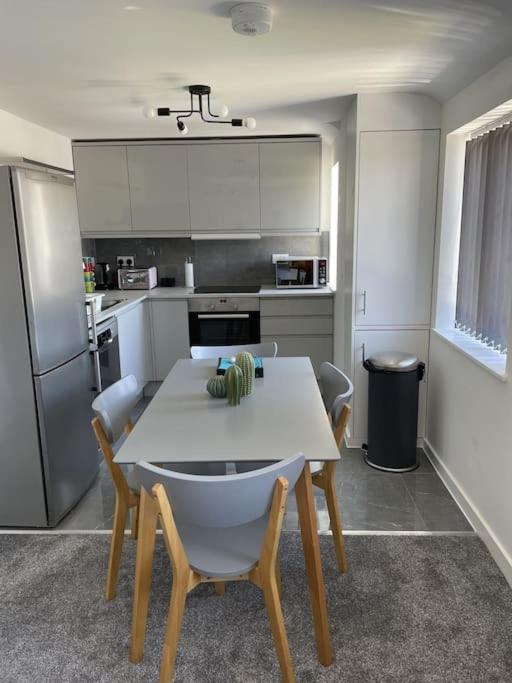 Paradigm House, Modern 2-Bedroom Duplex Apartment 2, Free Parking, Oxford Kültér fotó
