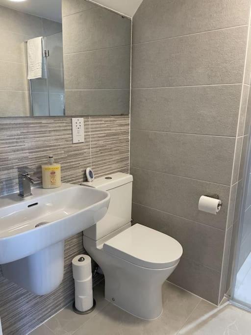 Paradigm House, Modern 2-Bedroom Duplex Apartment 2, Free Parking, Oxford Kültér fotó