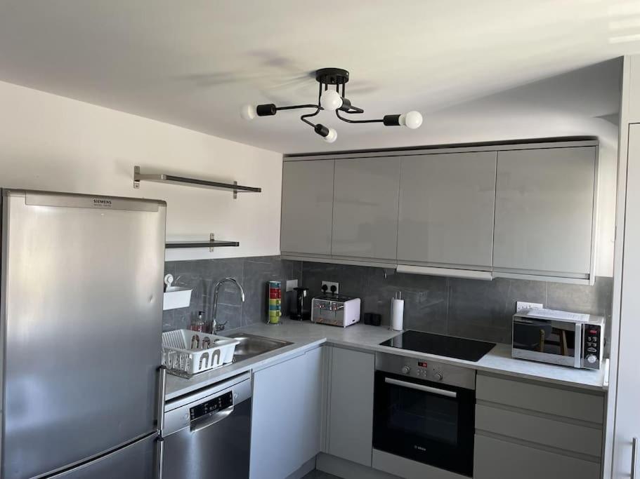 Paradigm House, Modern 2-Bedroom Duplex Apartment 2, Free Parking, Oxford Kültér fotó